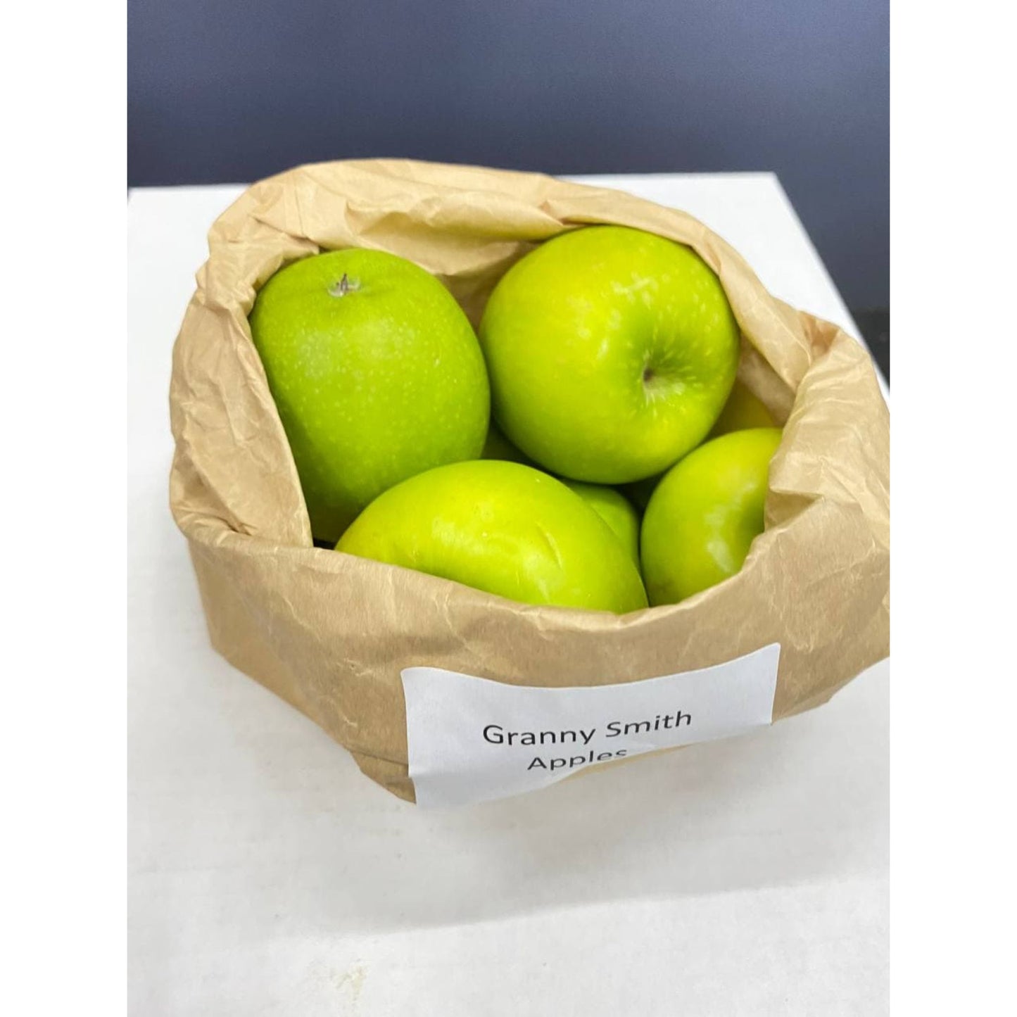 Granny Smith apples, by weight, ~ 1 kg - Delivery Worldwide